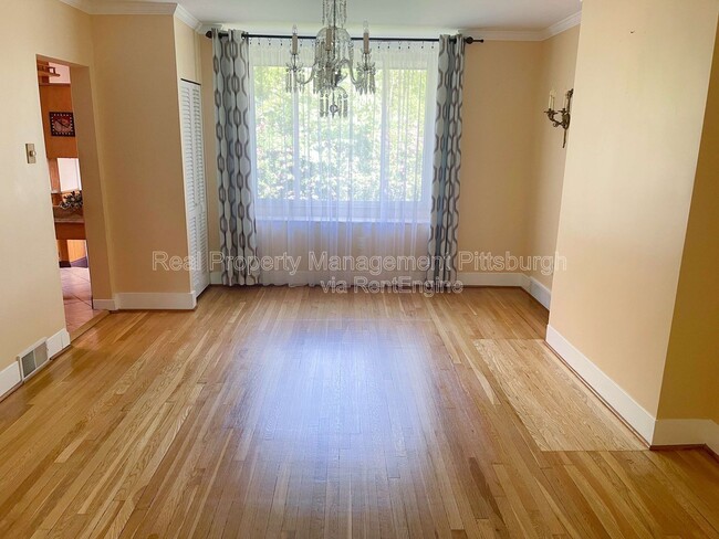 Photo - 5738 Melvin St