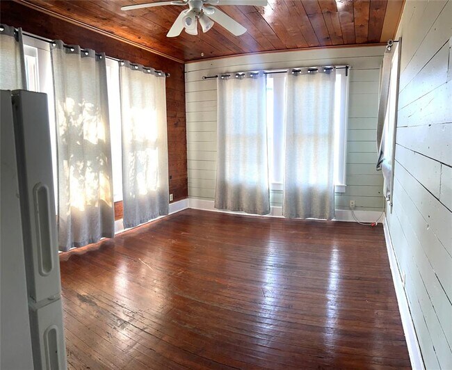 Photo - 703 W 11th St Unit 6