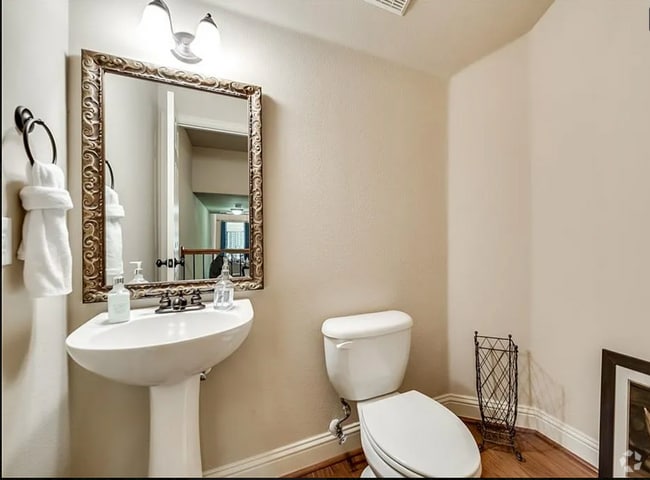 Building Photo - 1821 Desoto Dr Rental