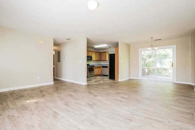 Photo - 67 Kenzi Way SW