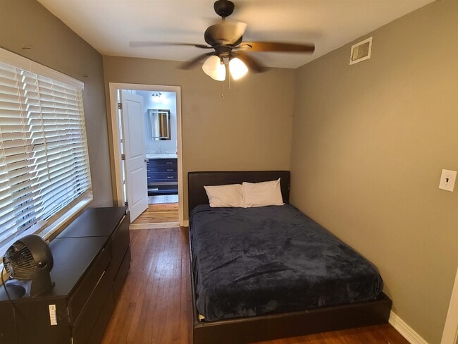 Photo - 207 Edwards St