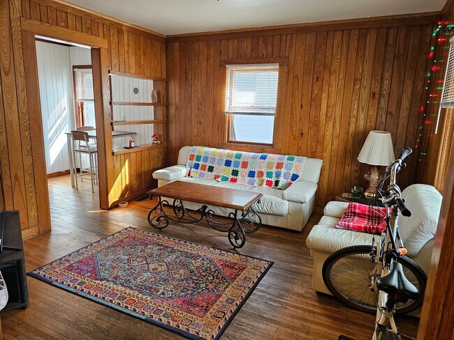 Photo - 4 bedroom House Close to U of M! Leasing f...