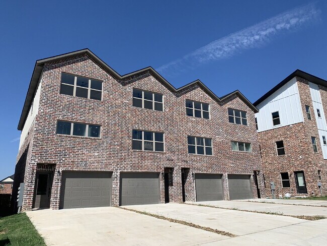 Building Photo - 2614 SW Livingston Square