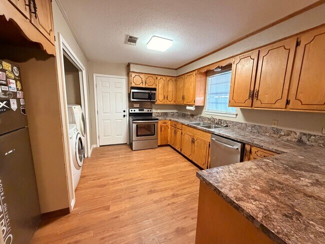 Photo - Welcome to this charming 3-bedroom, 2-bathroom home located in the heart of Russellville