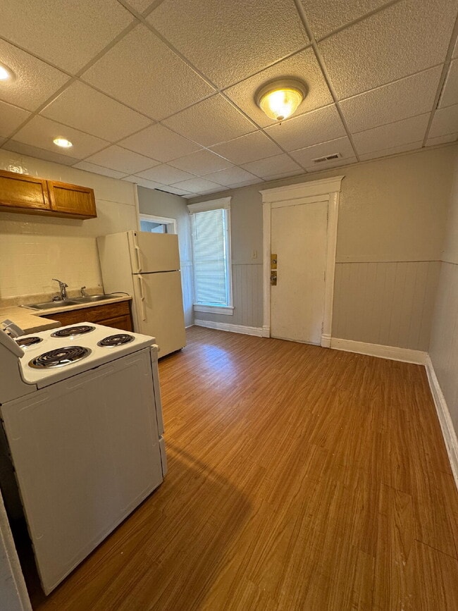 Photo - "Cozy 1-Bedroom Haven in Wichita's Heart – Your Perfect Urban Retreat Awaits!" Unidad 1