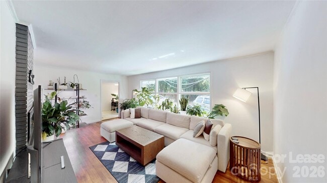 Photo - 1136 E Woodlawn Rd