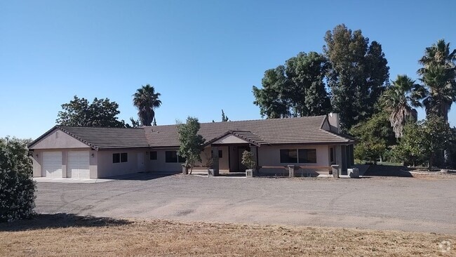 Building Photo - 2625-2624 4 Paws Way Rental