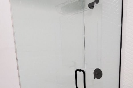 Luxe Shower - 1649 N Sawyer Ave Unit Garden