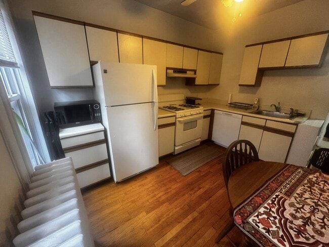 Building Photo - 37 Harvard St Unit 1