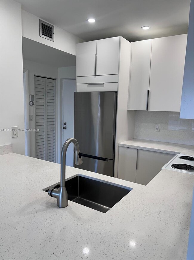 Photo - 400 N Riverside Dr Unit 512