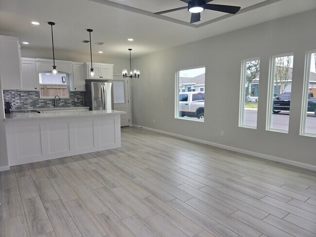 Photo - 919 N Abbey Ave Unit 1