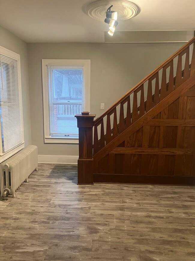 Photo - 607 E Farnum Ave