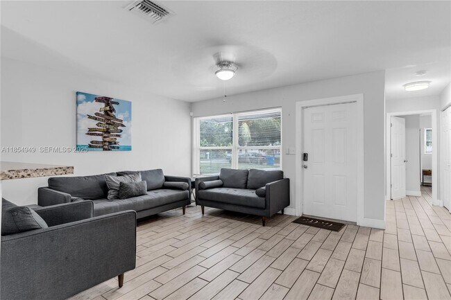 Photo - 6660 Custer St