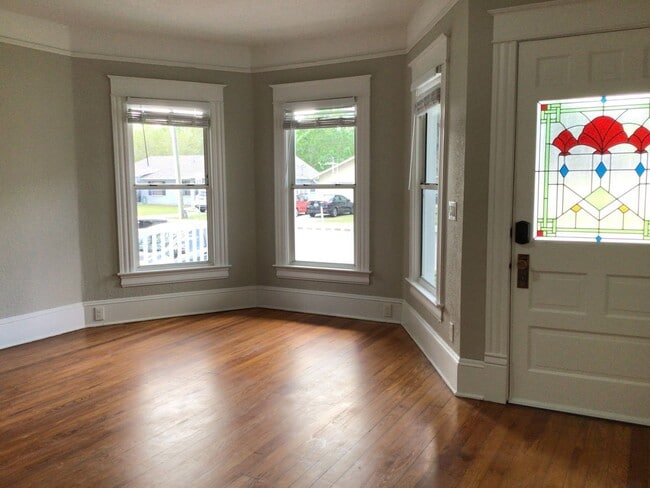 Photo - 203 S Main St