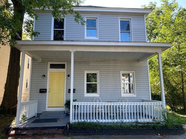 Building Photo - 3419 Carolina Ave Unit 2