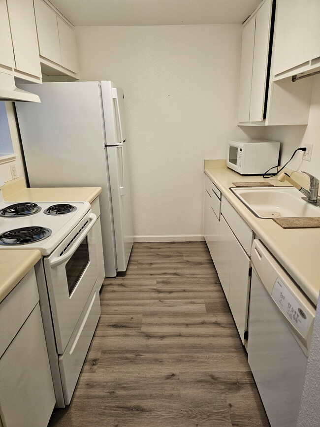 Photo - 2300 Sycamore Ln Unit 13
