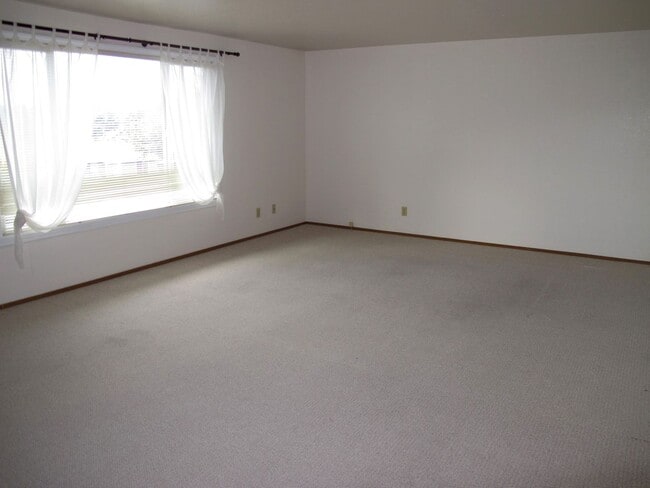 Photo - FF Harbor Crest Apartments (745 SE 8th Ave) Unit 103