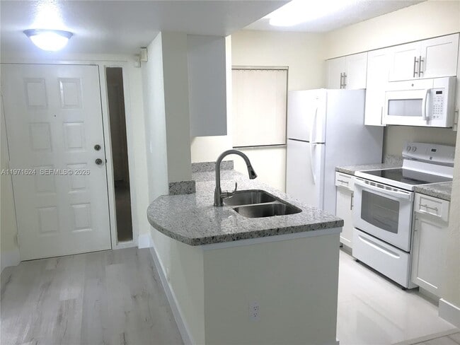 Photo - 2831 N Oakland Forest Dr Unit 112