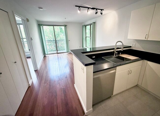 Building Photo - 1323 Boren Ave Unit 406 Rental