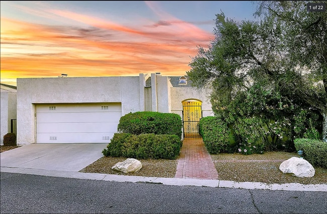 Photo - 2523 E Forgeus Pl Townhome