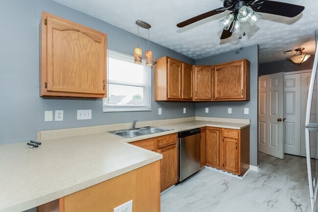 Photo - 908 Kreider Ct