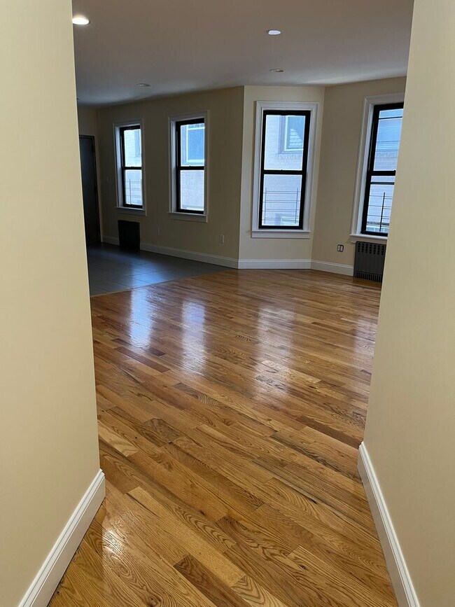 Photo - Newly Remodeled Large 3 Bedroom in Quiet 3 Family Home Unit 2nd Floor