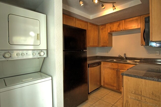 Photo - 2/2, 1st floor, fully renovated, Winter Park unit for rent!