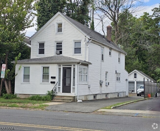 Building Photo - 241 Main St Unit 2 Rental