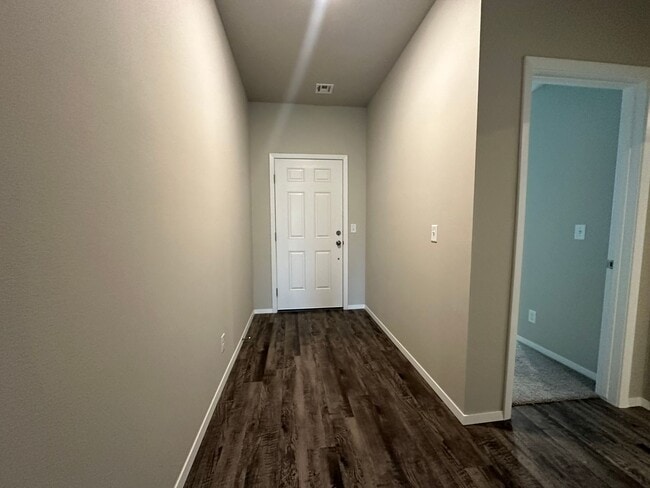 Photo - Quiet cul-da-sack - 3 bed 2 bath 2 car garage