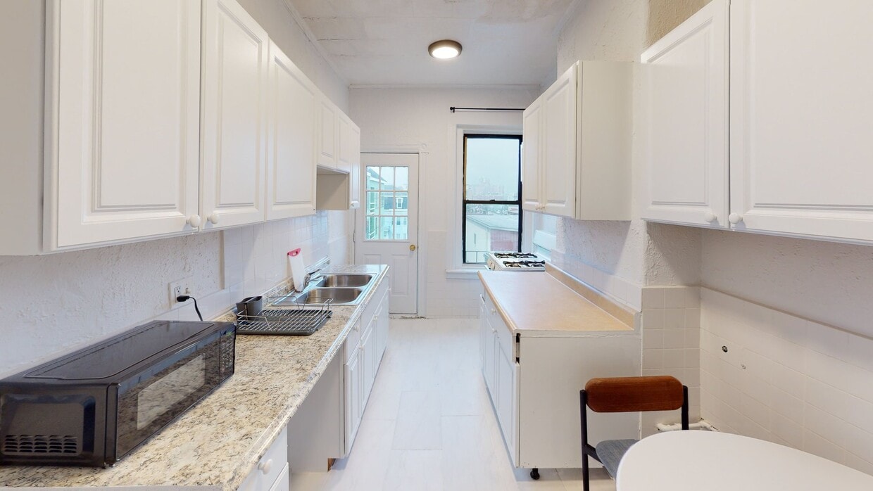Photo - Private bedroom in 4 bed/1 bath Home
