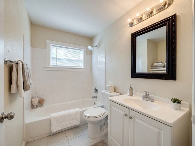 $1400 - 3 Bedroom 1 Bath