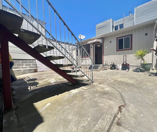 Building Photo - 38 Williams Ave Unit 38 Williams Ave, C Rental