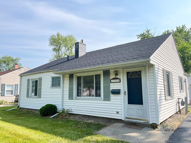 Building Photo - 3 bedroom maumee schools