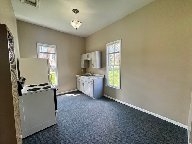 Photo - One Bedroom House Close to Campus!!