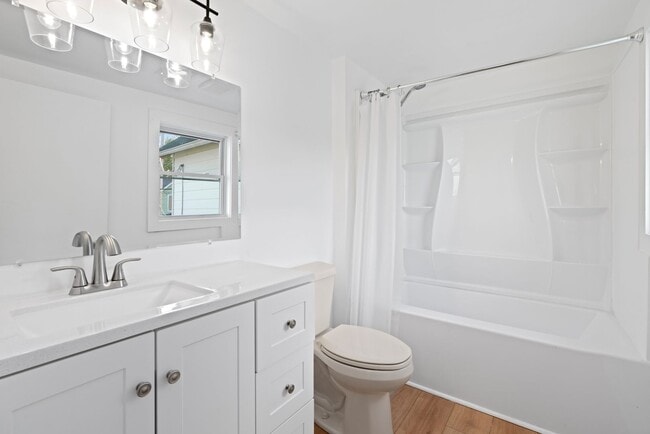 Photo - MOVE IN SPECIAL! SCORE HALF OFF 1ST MONTH'...