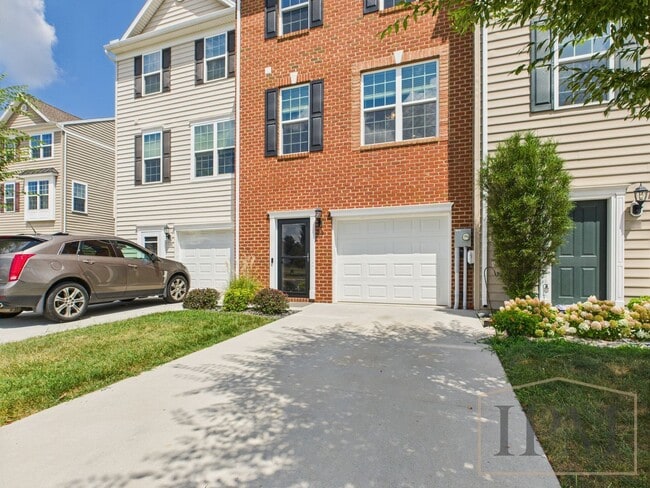 Building Photo - Coming Soon- Modern 3 Bedroom, 2.5 Bath To... Rental