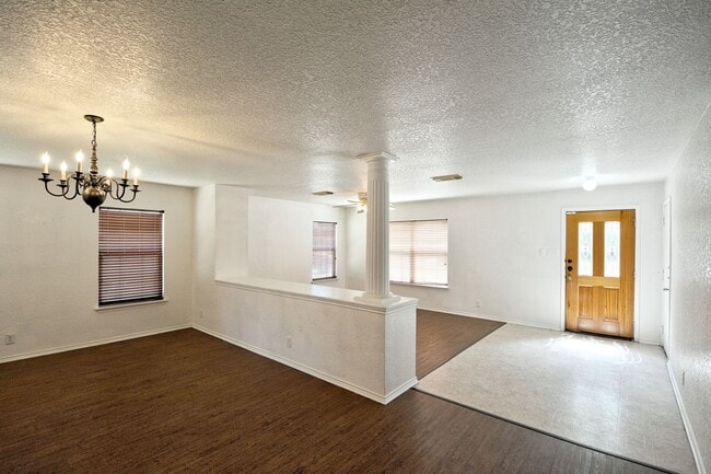 Photo - 858 Lincolnshire Dr