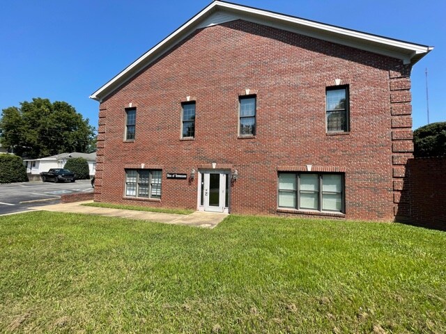 Photo - 701 W 7th St