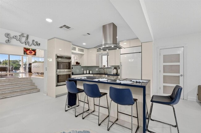 Photo - 317 S Riverside Dr