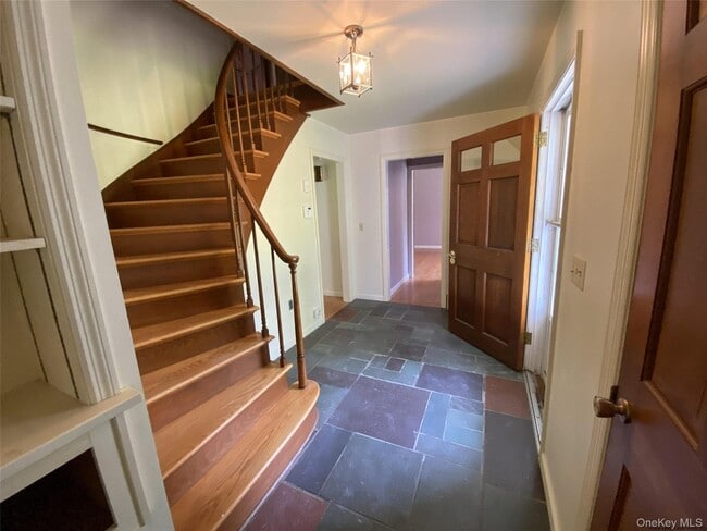 Photo - 2464 NY-82