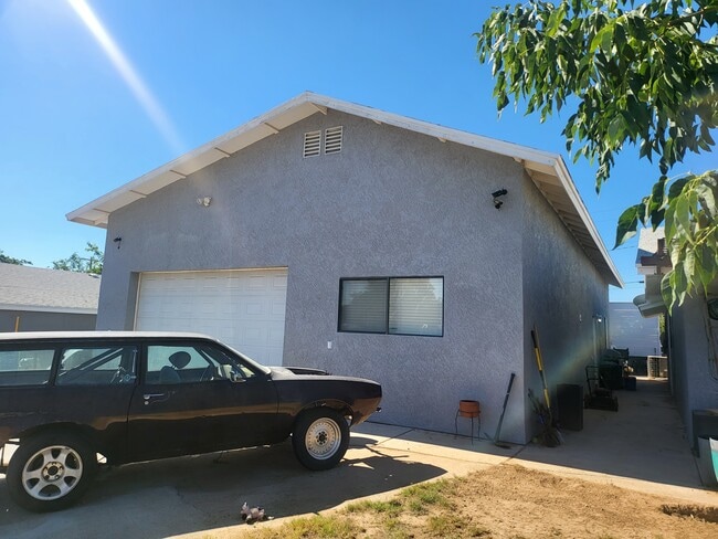 Photo - 2630 E Snavely Ave