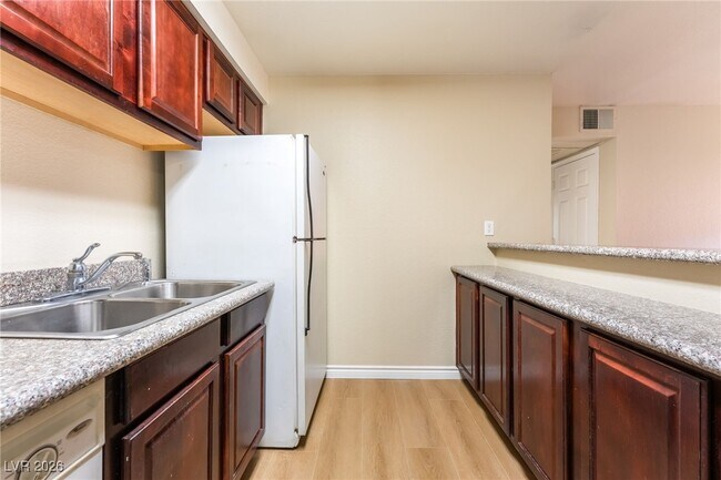Photo - 5121 River Glen Dr Unit 144