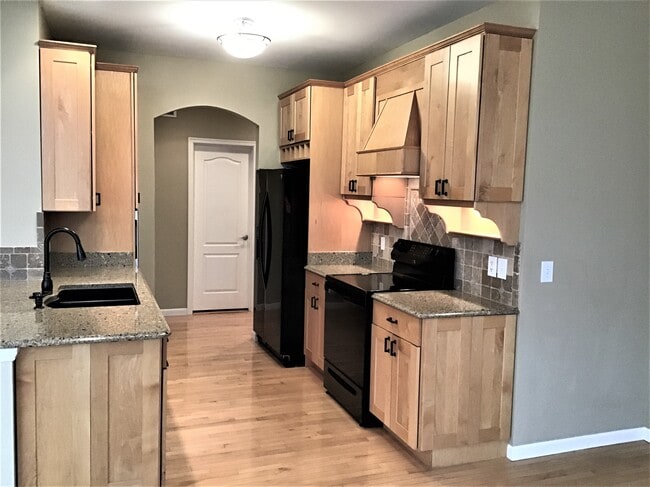 Photo - 5298 Fredericks Stand