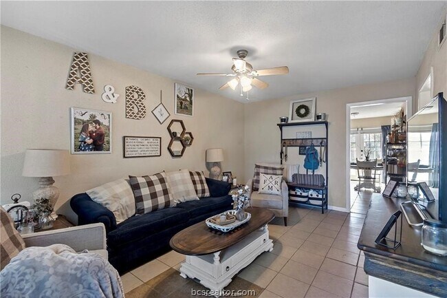 Photo - 1128 Georgia St