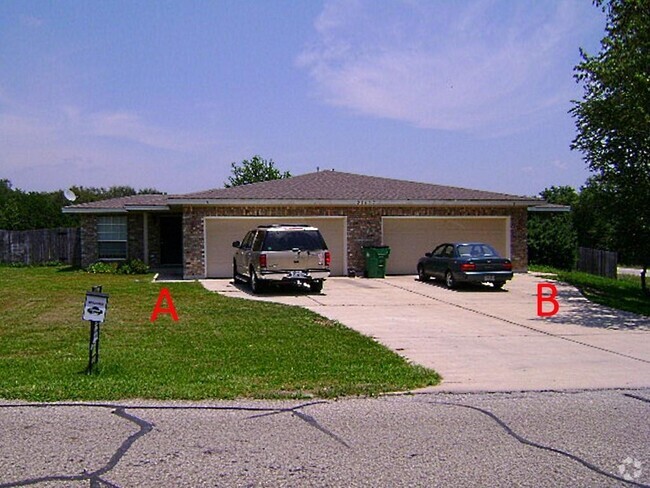 Building Photo - 21637 Boggy Ford Rd Rental