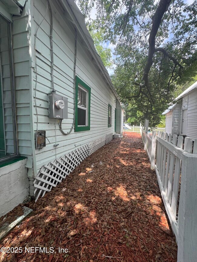 Photo - 950 Spearing St