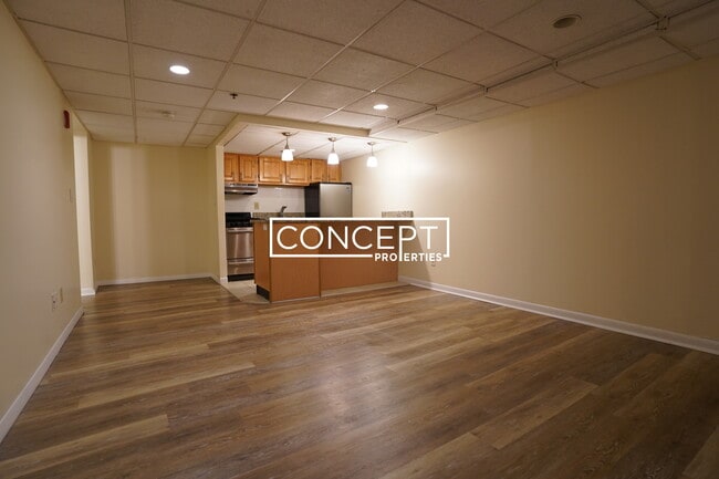 Building Photo - 62 Boylston St Unit M22