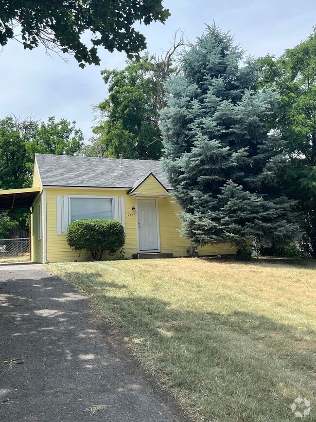 Building Photo - Charming 2 Bedroom, 1 Bath House with Fenc...
