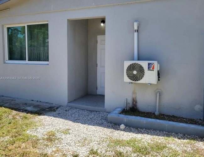 Photo - 3700 NE 13th Terrace Unidad 1