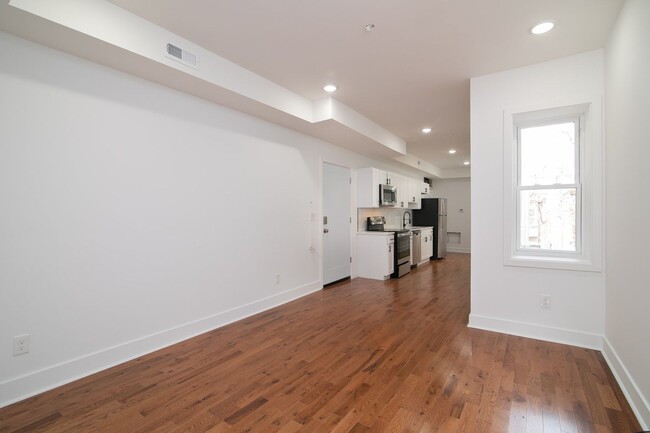 Photo - 3035 W Diamond St Apartment Unit 2